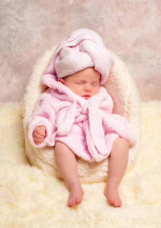 White Newborn Baby Coach Sofa 0 to 6 Months Studio Photo Prop