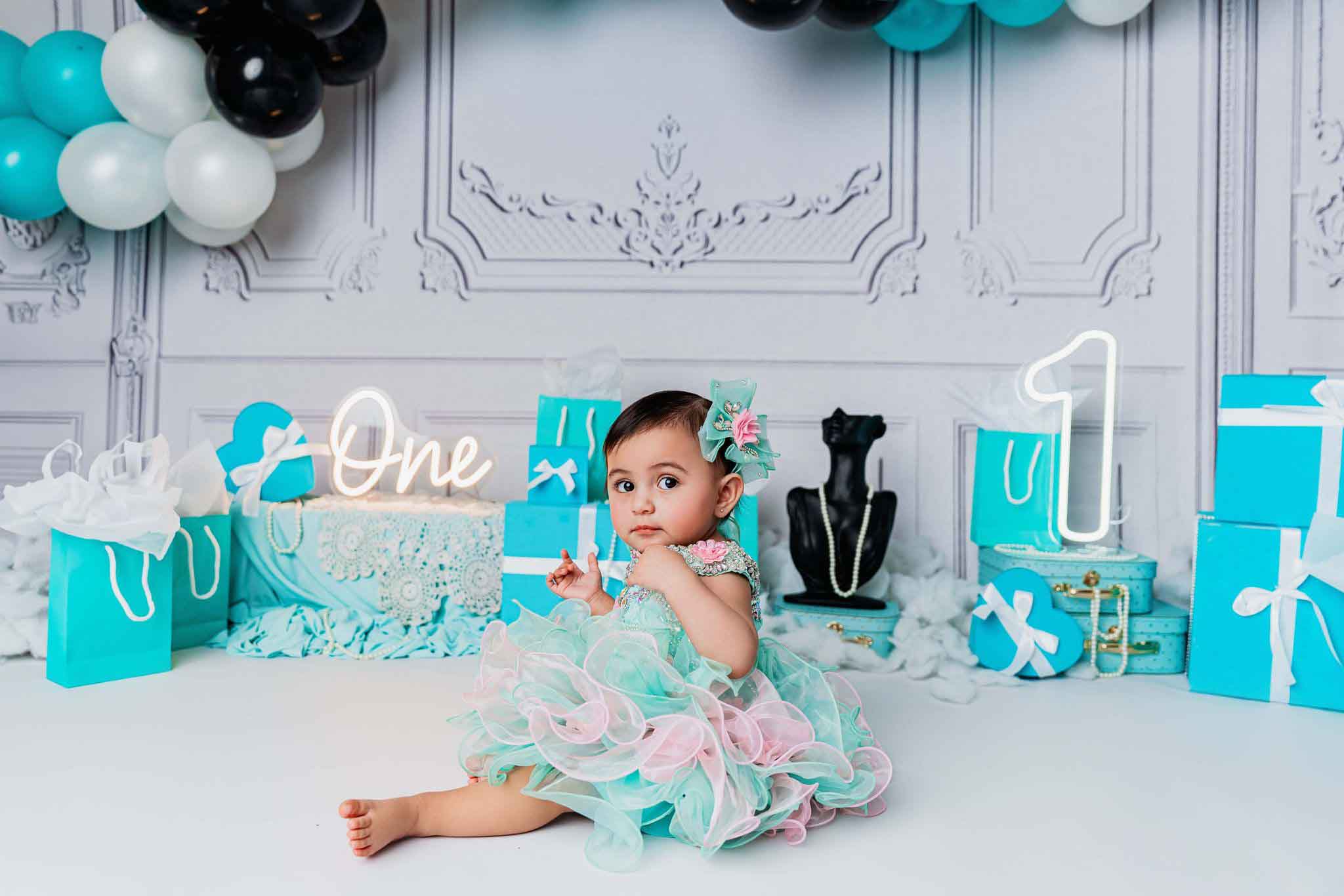 Muro de fondo vintage con tocador para fotografía diseñado por Lisa Olson