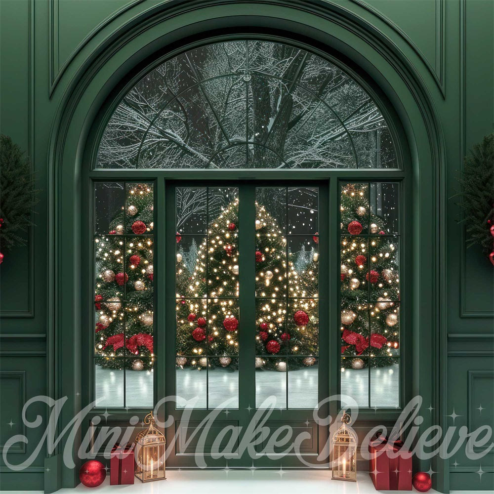 Fondo de ventana en forma de arco en verde oscuro vintage diseñado por Mini MakeBelieve para Navidad.