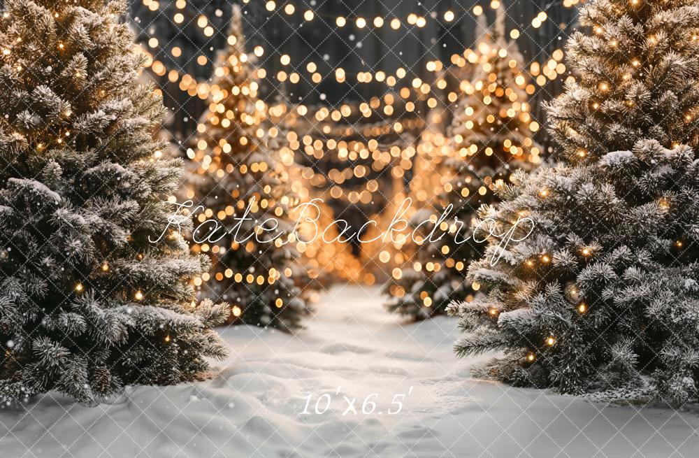 Fondo de luces de cuerda de pinos nevados de Navidad Designed by Emetselch