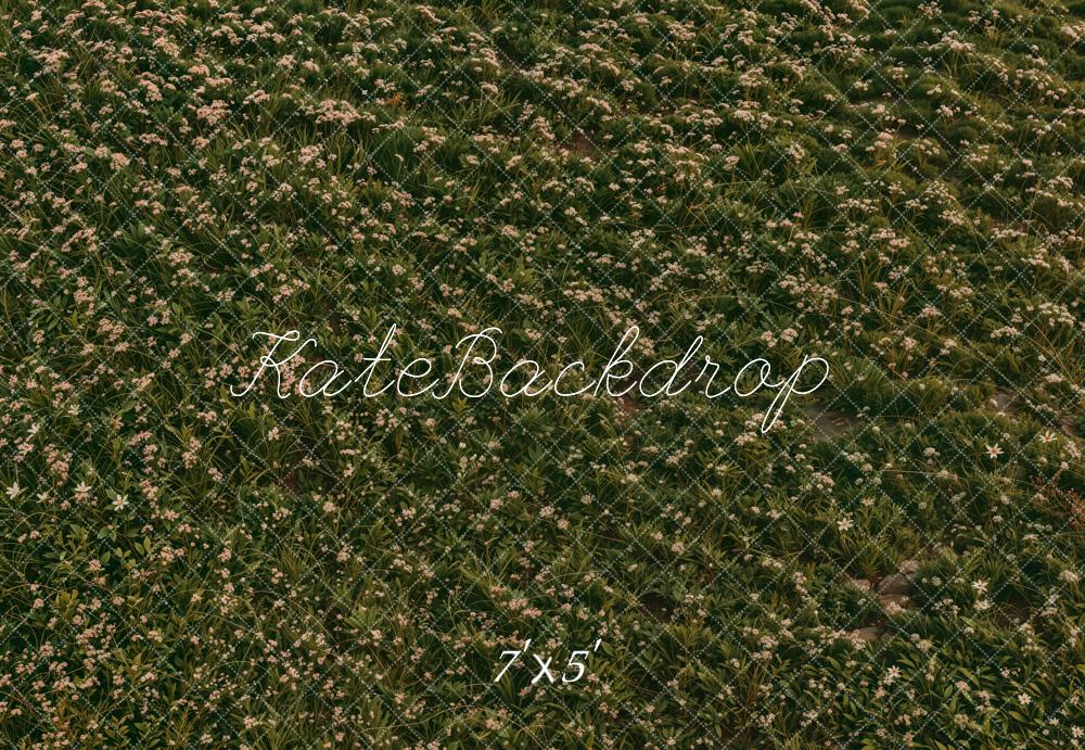 Spring Green Floral Meadow Foto Achtergrond Designed by Emetselch