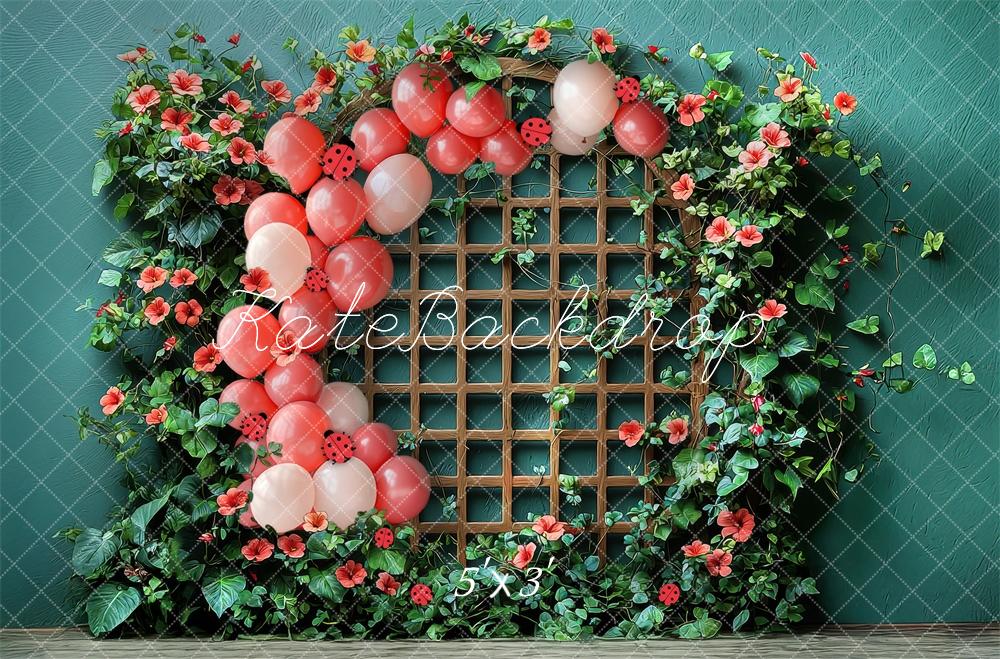 Cake Smash Mariquita Arco Floral de Enrejado con Globos Fondo Diseñado por Laura Bybee