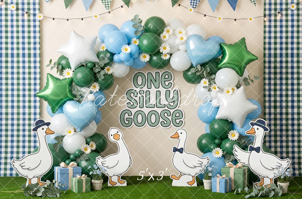 Kate Cake Smash Silly Goose Balloon Arch Green Plaid Daisy Backdrop Designed by Emetselch