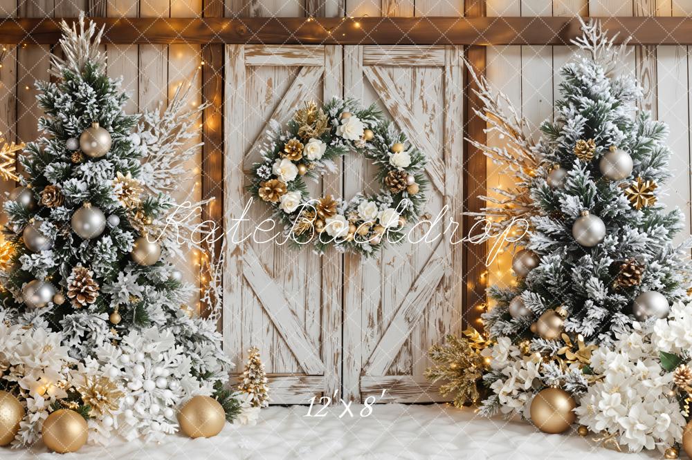 Fondo de puerta de granero navideña con árboles nevados y corona diseñado por Emetselch