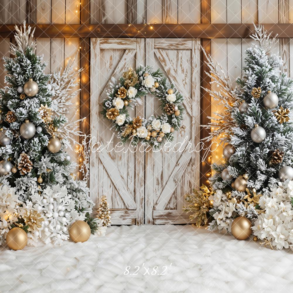 Fondo de puerta de granero navideña con árboles nevados y corona diseñado por Emetselch