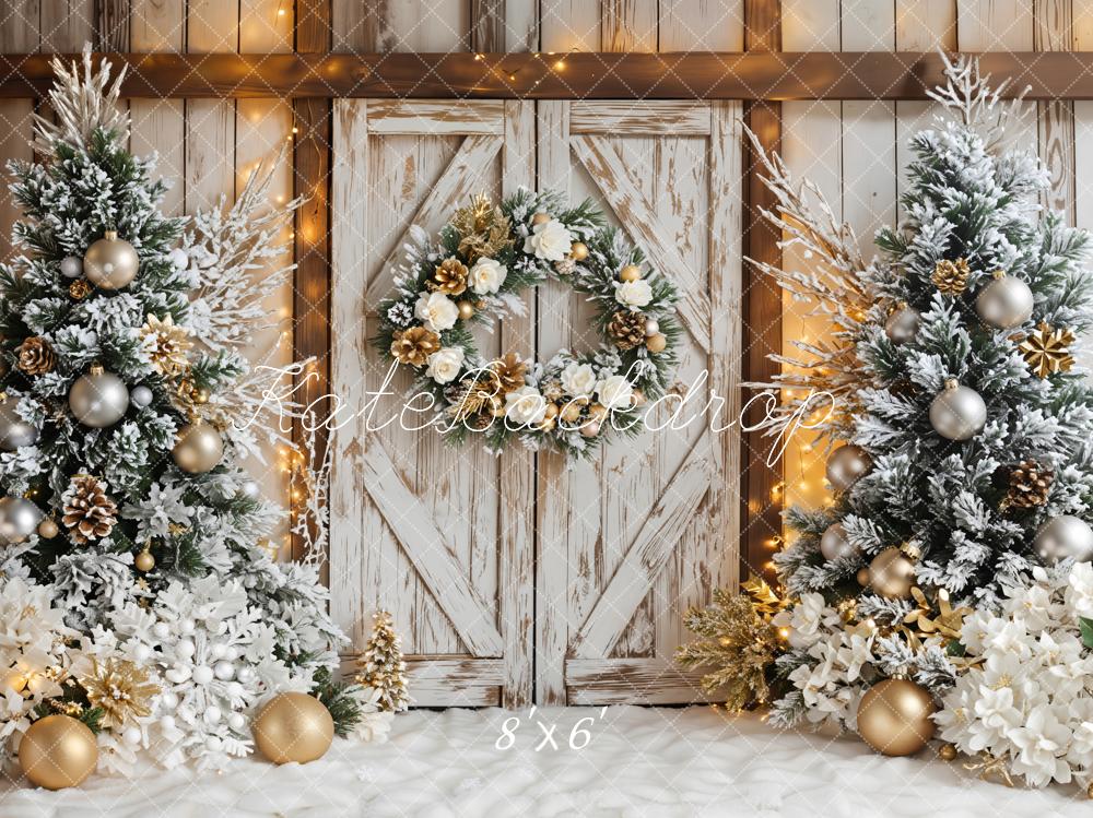 Fondo de puerta de granero navideña con árboles nevados y corona diseñado por Emetselch