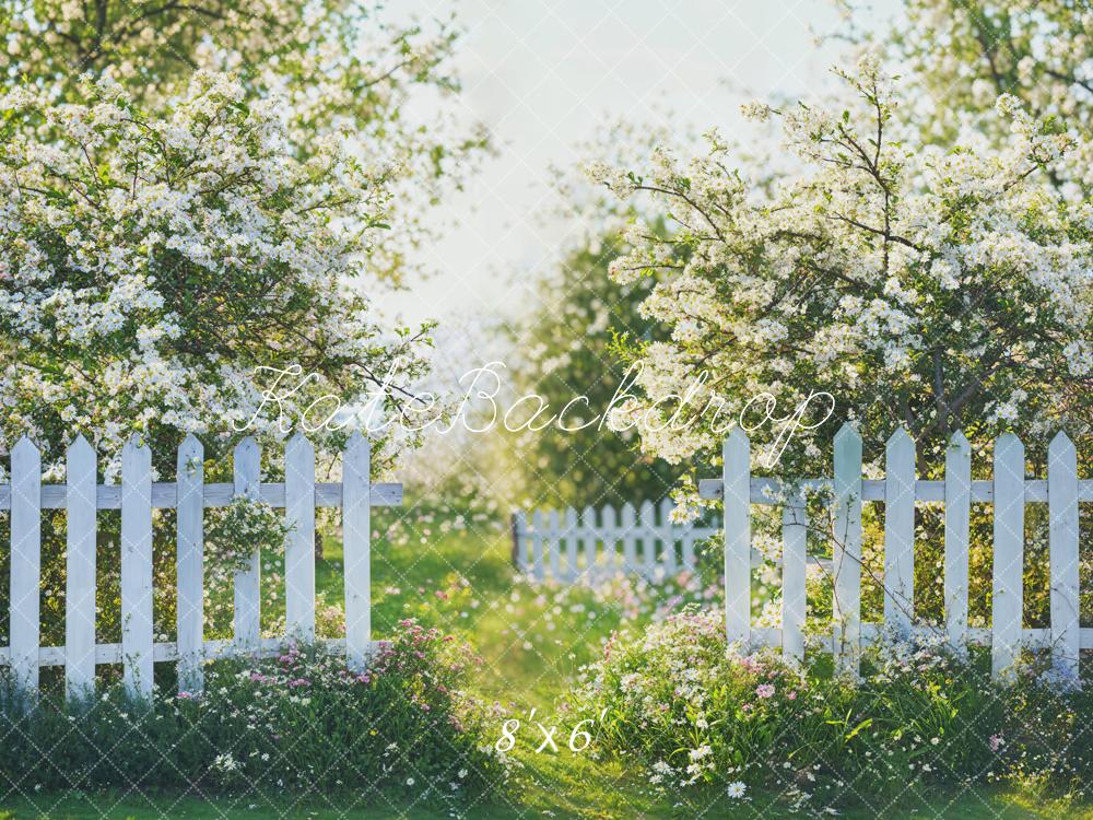 Fondo de Jardín de Primavera Cerca Blanca Designed by Emetselch