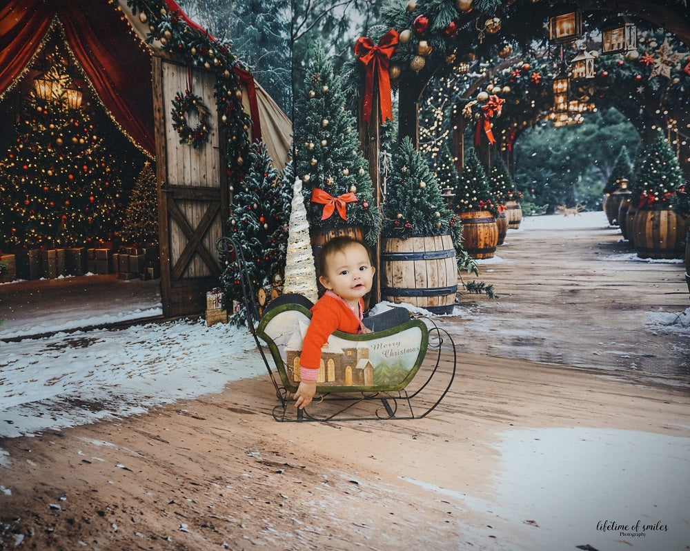Kate Christmas Pine Arch Garland Wooden Barrels Lanterns Room Set