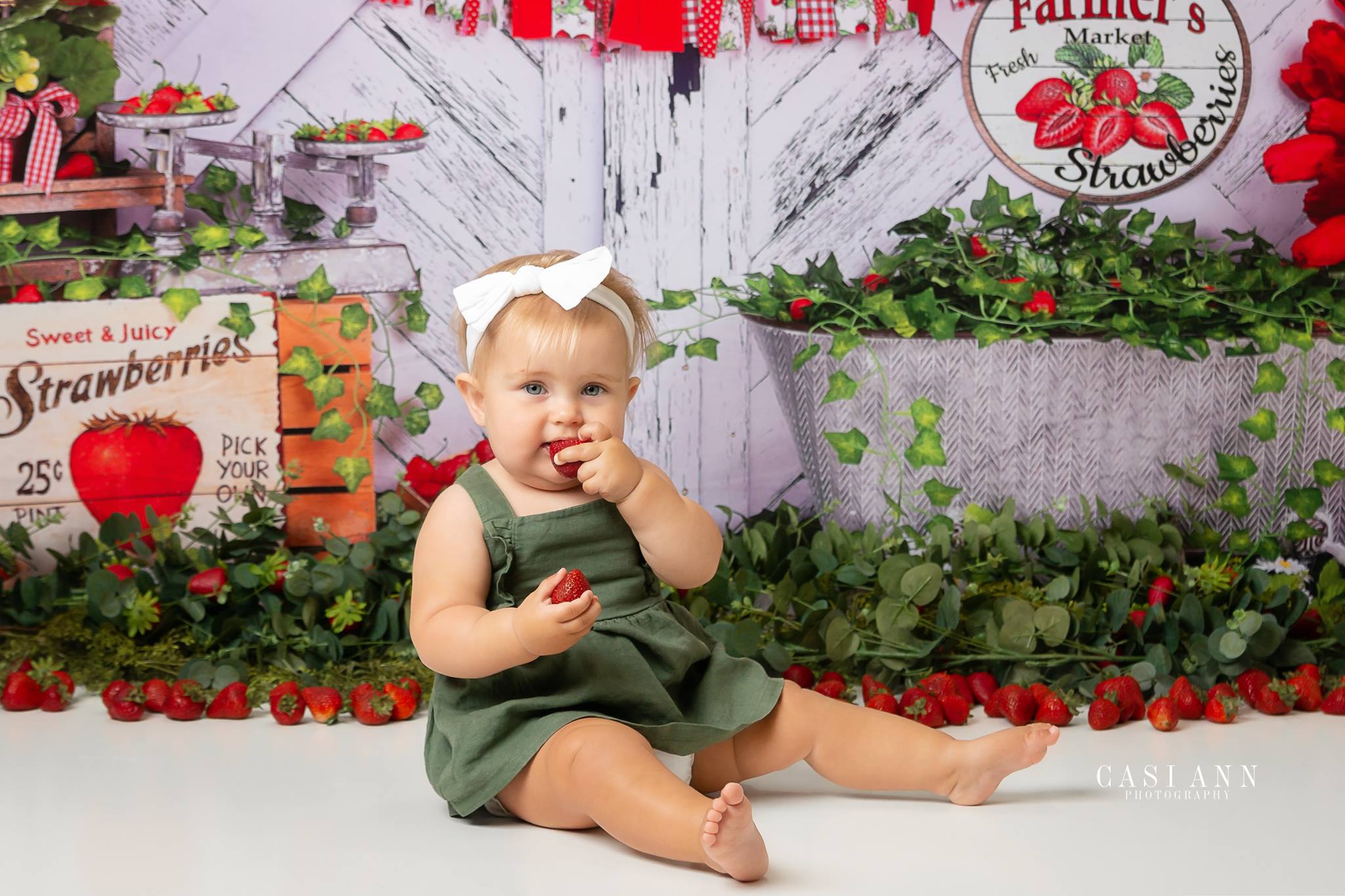 Kate Summer Strawberry White Wooden Board With Banners Backdrop - Kate Backdrop