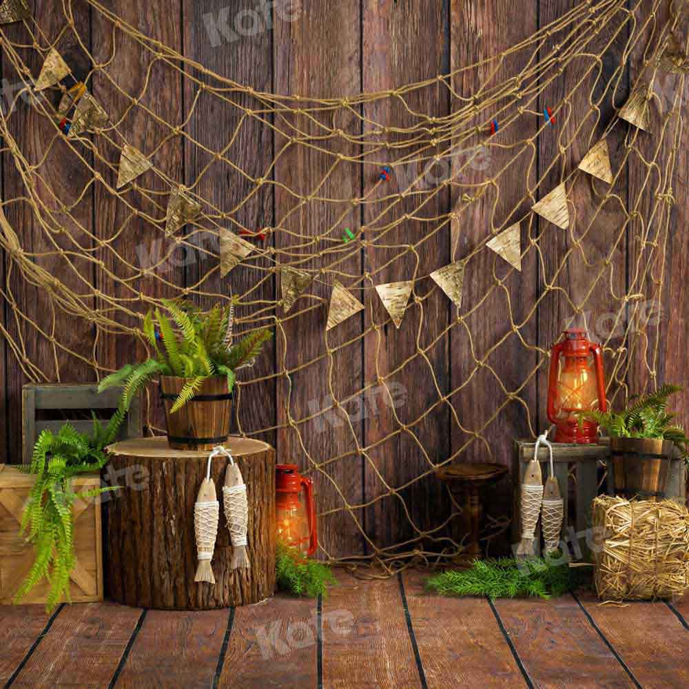 Fondo de verano con red de pesca, diseño vintage en la pared creado por Emetselch