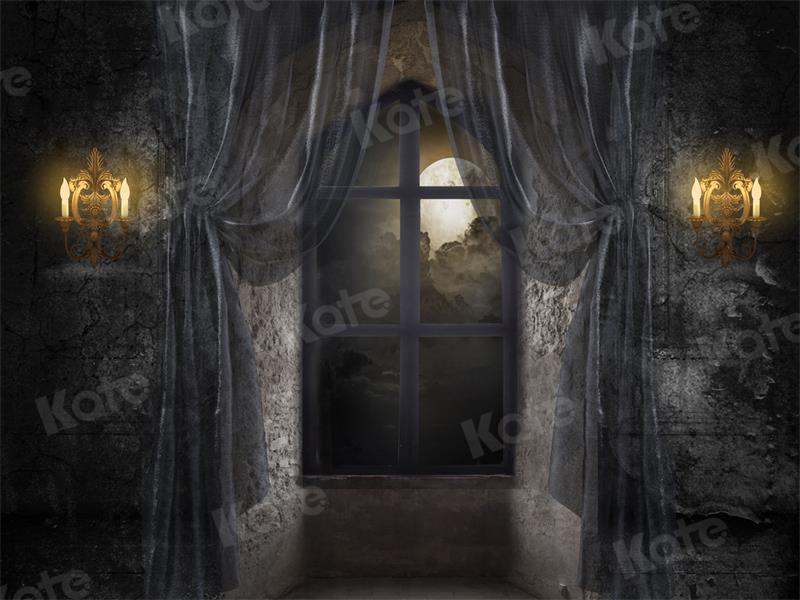 Sfondo di Halloween con castello di notte e luna nuvola disegnato da Uta Mueller Photography