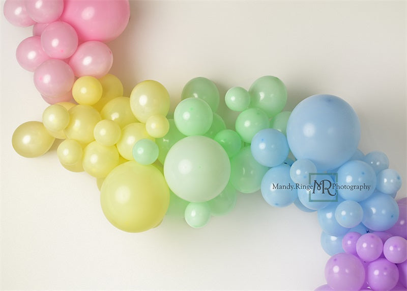 Ghirlanda arcobaleno pastello per sfondo progettata da Mandy Ringe Photography