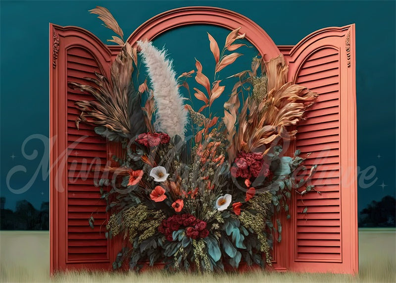 Fondo Diseñado por Mini MakeBelieve con Puertas de Madera al Aire Libre, Flores Secas y Pampas al Estilo Pintoresco Bohemio.
