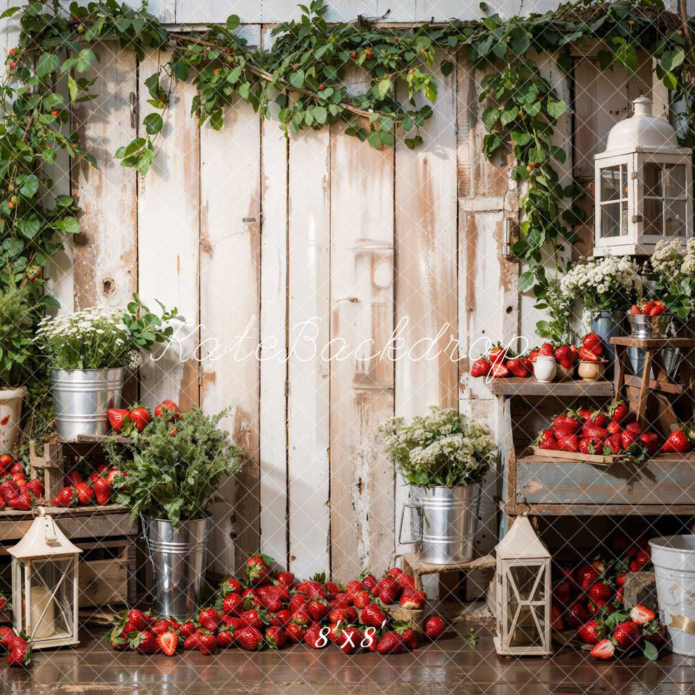 Parete in legno con pianta verde primaverile e fragole progettata da Emetselch