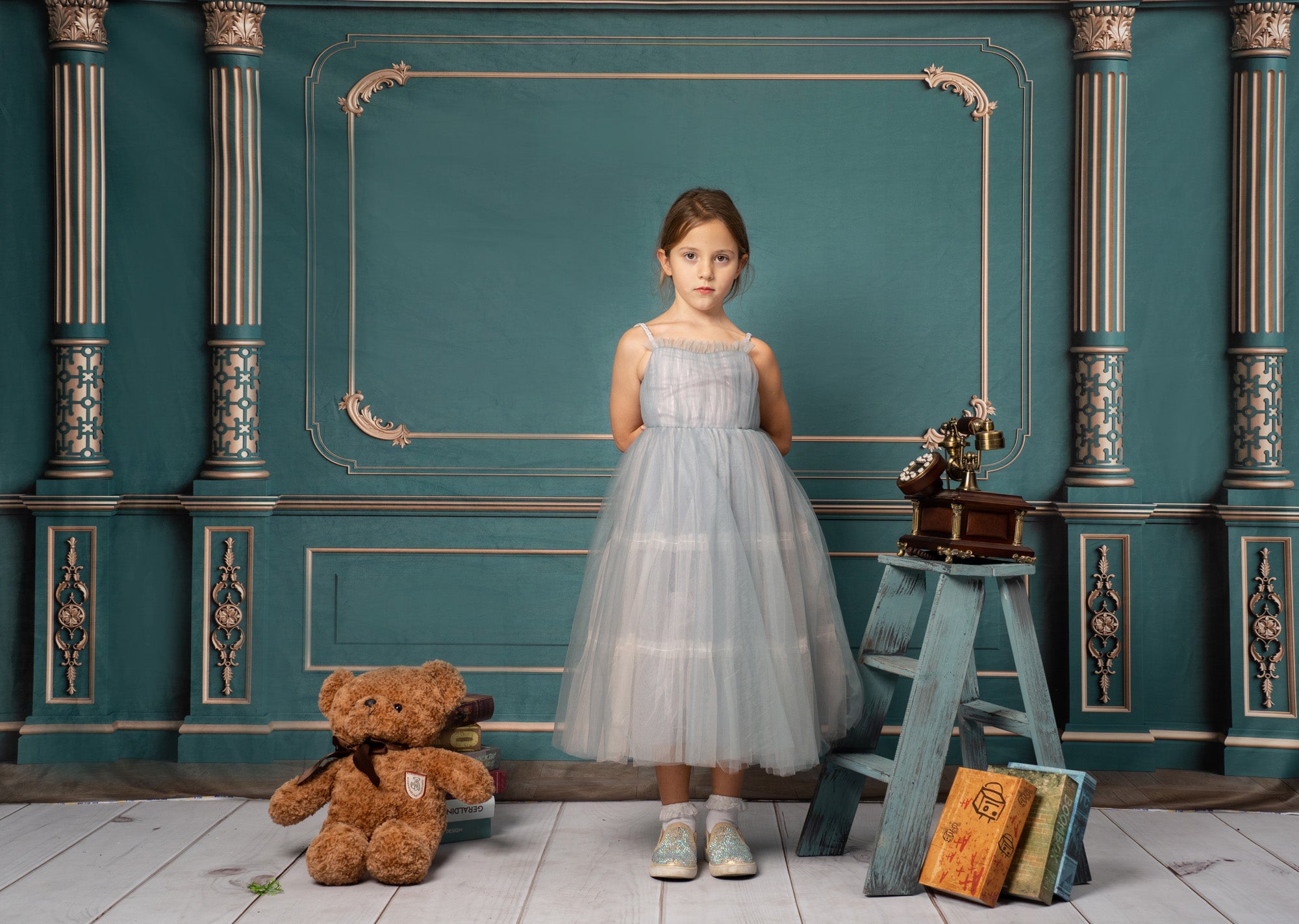 Kate Retro Interior Green Vintage Wall Golden Backdrop Designed by Kate Image