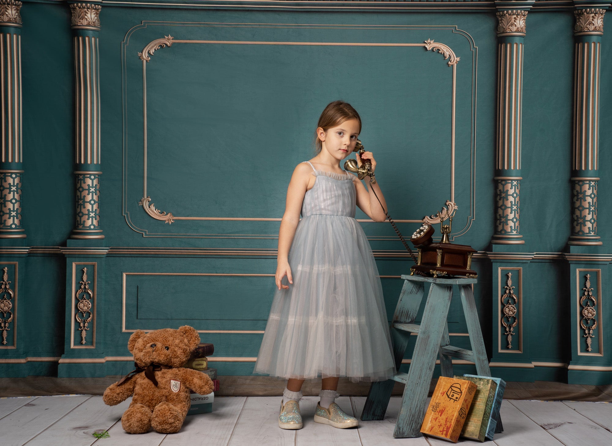 Kate Retro Interior Green Vintage Wall Golden Backdrop Designed by Kate Image