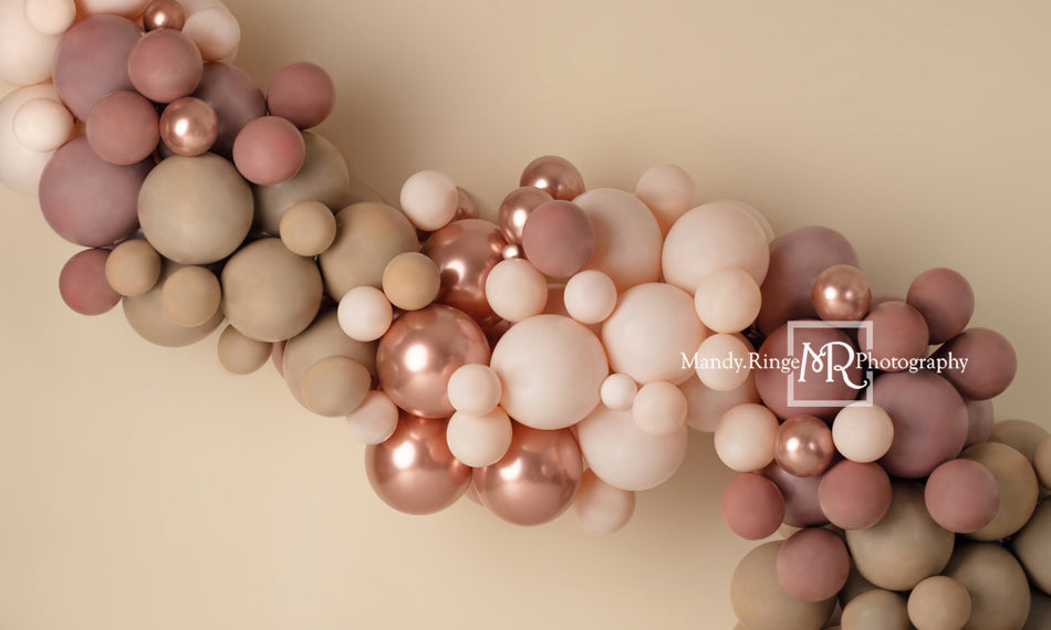 Fondo de globos de guirnalda de globo rosado mate boho diseñado por Mandy Ringe Photography