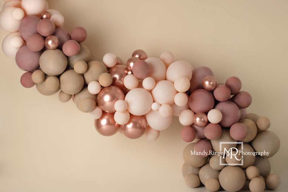Fondo de globos de guirnalda de globo rosado mate boho diseñado por Mandy Ringe Photography