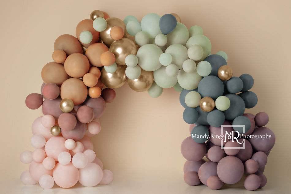 Sfondo arcobaleno boho opaco con arcobaleno di palloncini progettato da Mandy Ringe Photography