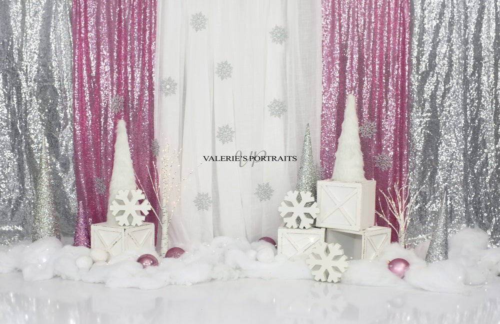 Fondo de invierno plateado y rosa diseñado por Valerie Miranda.