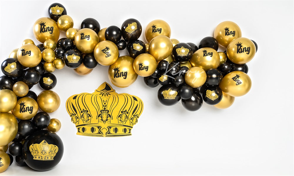 Fondo de fotografía de corona real de oro y negro diseñado por Kerry Anderson