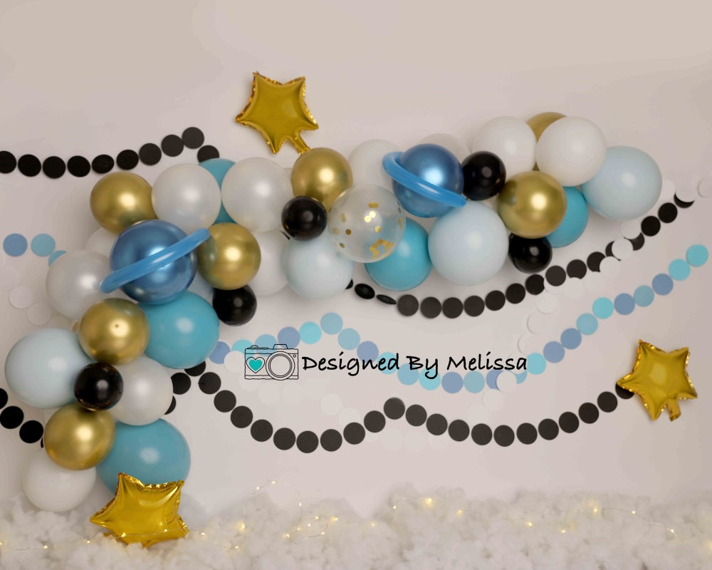 Fondo de globos azul y dorado diseñado por Melissa King