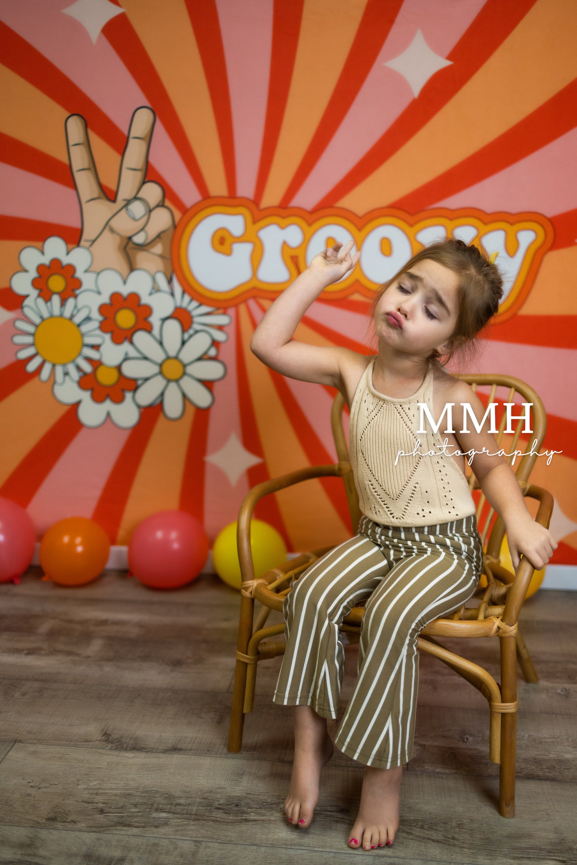 2 Groovy - cumpleaños inspirado en la década de 1970 con temática de paz y flores diseñado por Melissa McCraw-Hummer