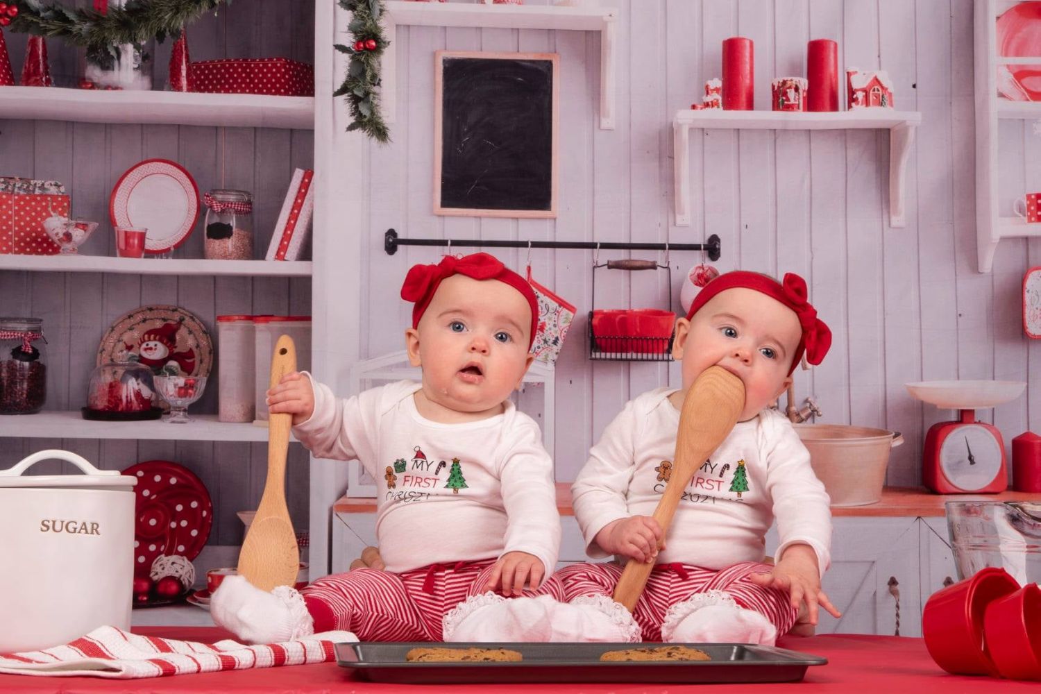 baby's Christmas photo with Kate Christmas Kitchen Backdrop White Wall for Photography