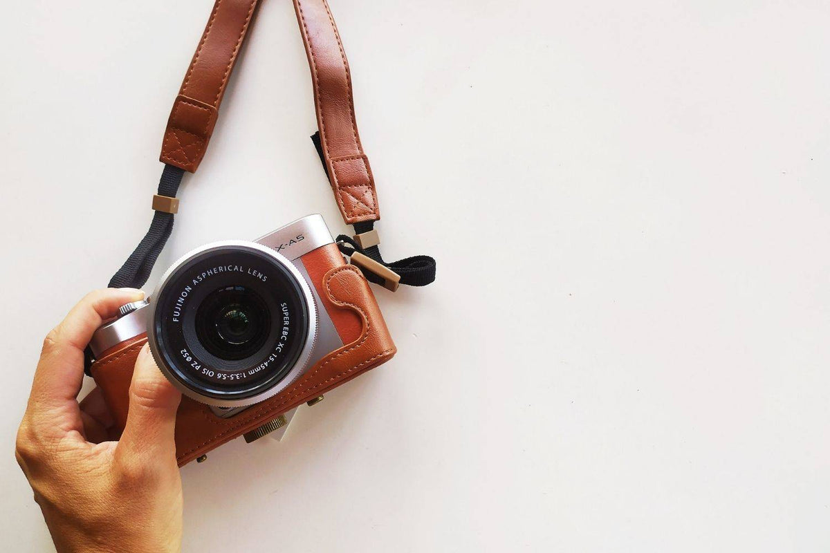 A Guide for Photographers on the Types of Camera Straps