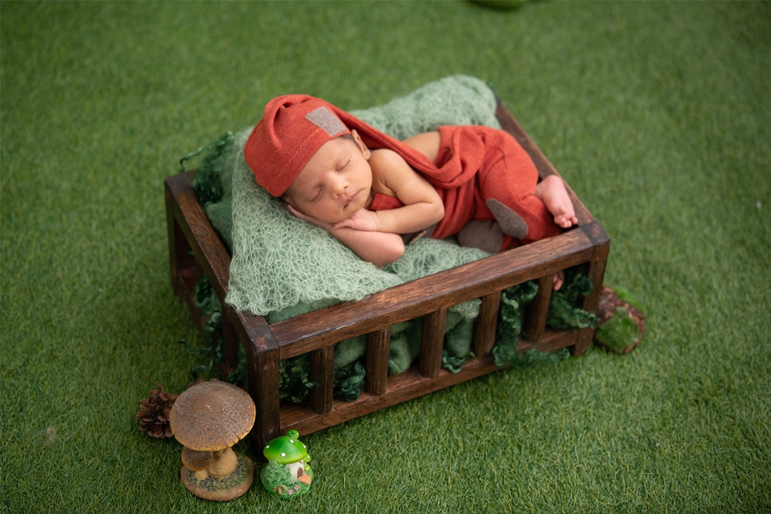 An Essential Guide to Newborn Photography Props: Safe | Eco for Beginners