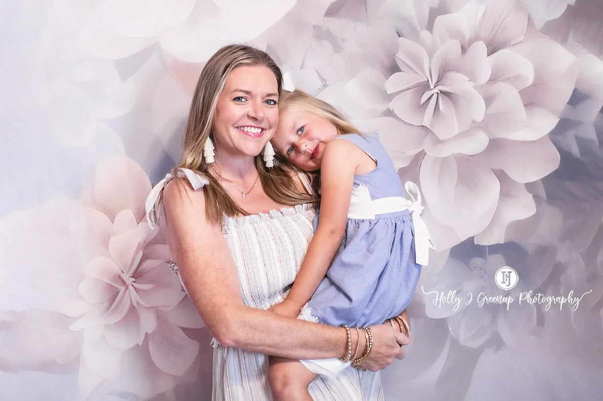 Mom holding her girl and posing for a mum-and-me photo session 