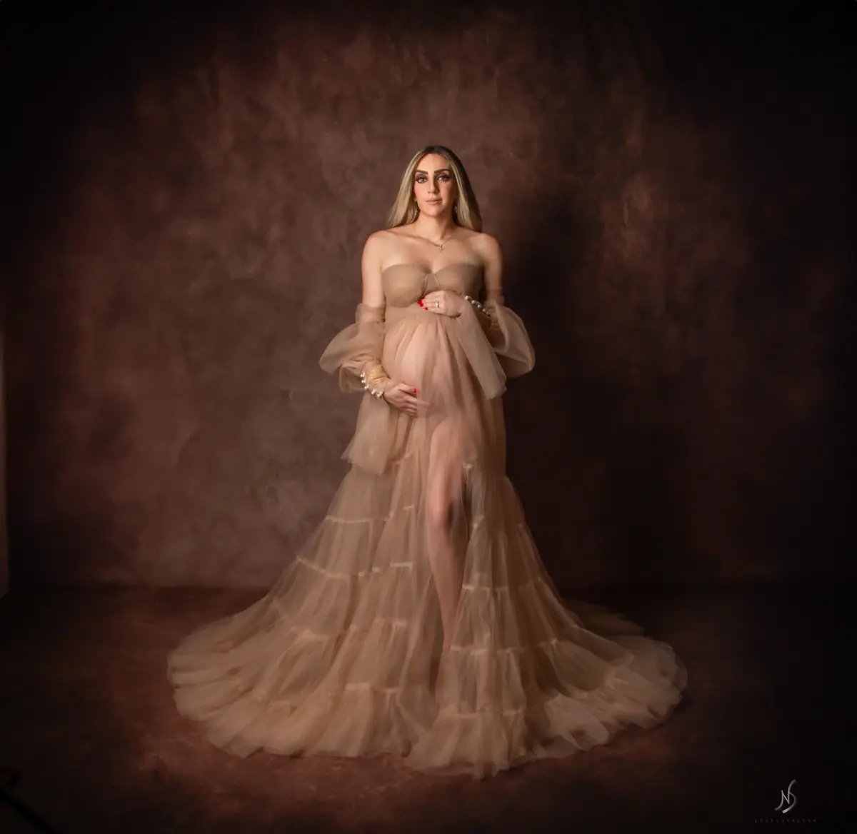 Chic Maternity Photoshoot Dresses: Adjustable Size for Photos and Baby Showers Chic Maternity Photoshoot Dresses: Adjustable Size for Photos and Baby Showers