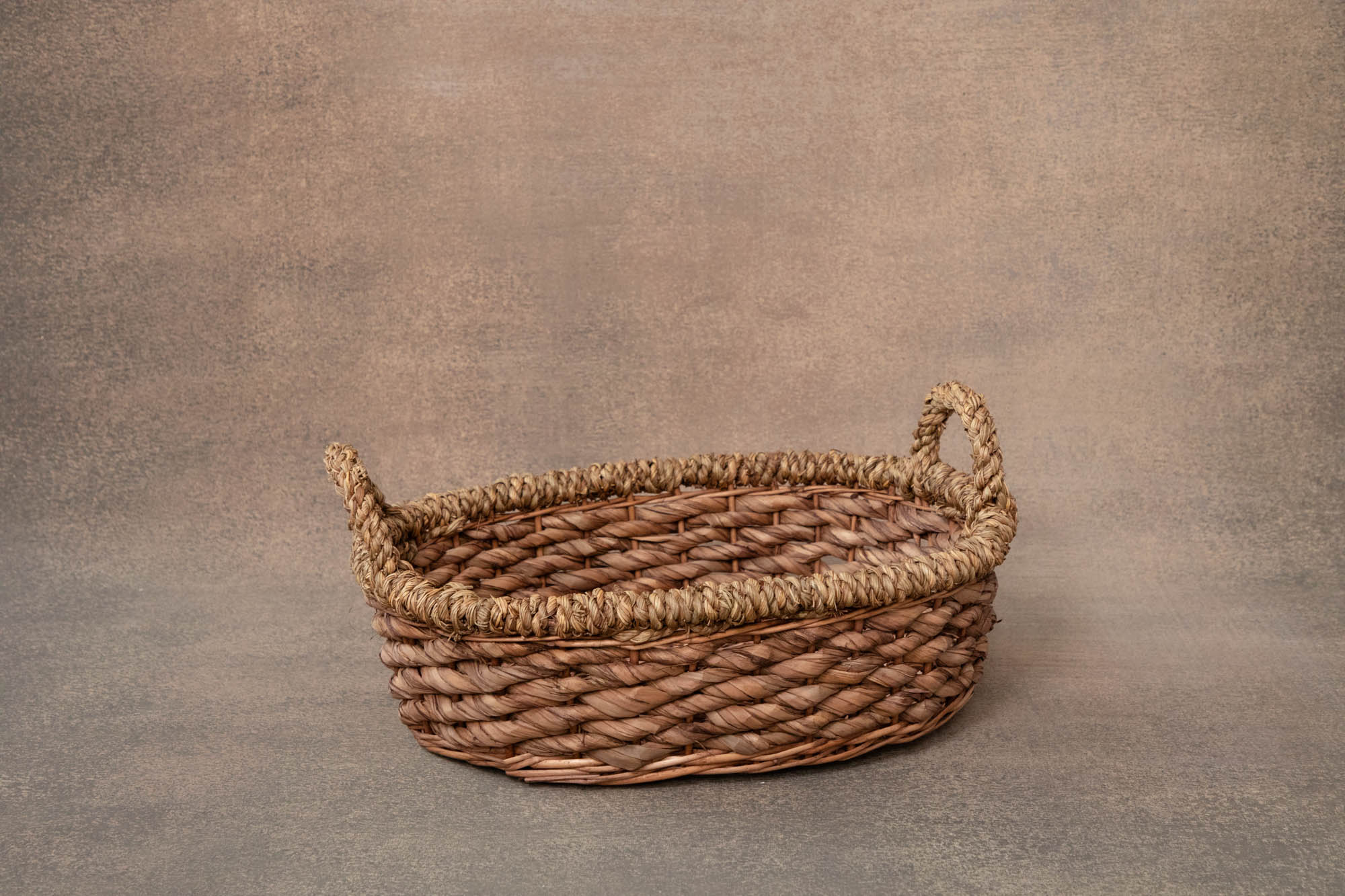 Serenade Rattan Cradle Newborn Photography Prop – Newborn Studio Props