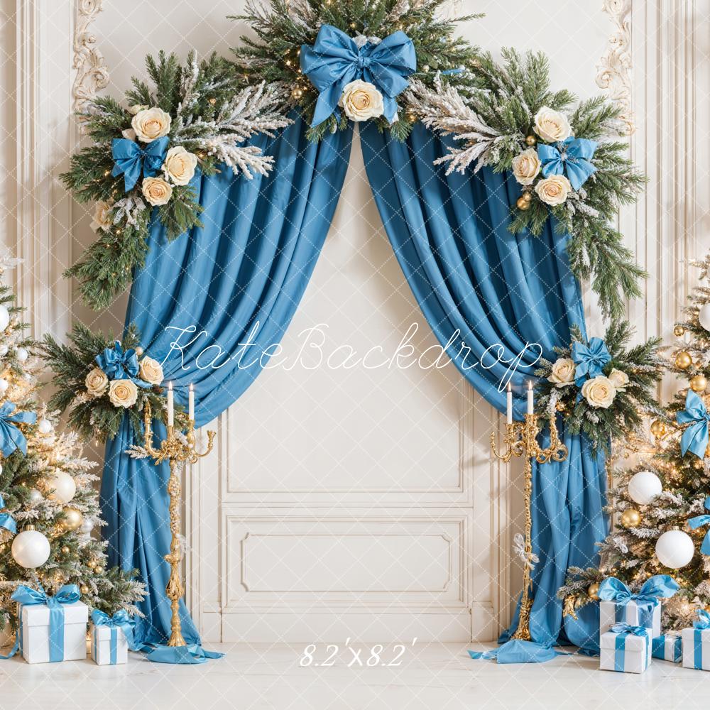 Kerstboom Blauwe Elegante Gordijnen Boog Foto Achtergrond Designed by Emetselch