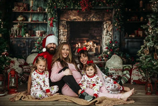 Fondo de chimenea de gabinetes envejecidos verdes de Navidad Diseñado por Emetselch