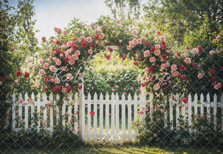 Arco di Fiori da Giardino con Recinzione di Sfondo Designed by Emetselch