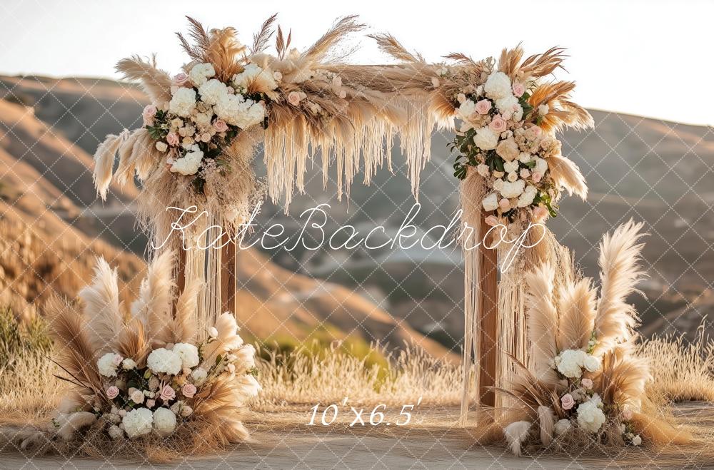 Arco de flores al aire libre boho diseñado por Patty Roberts