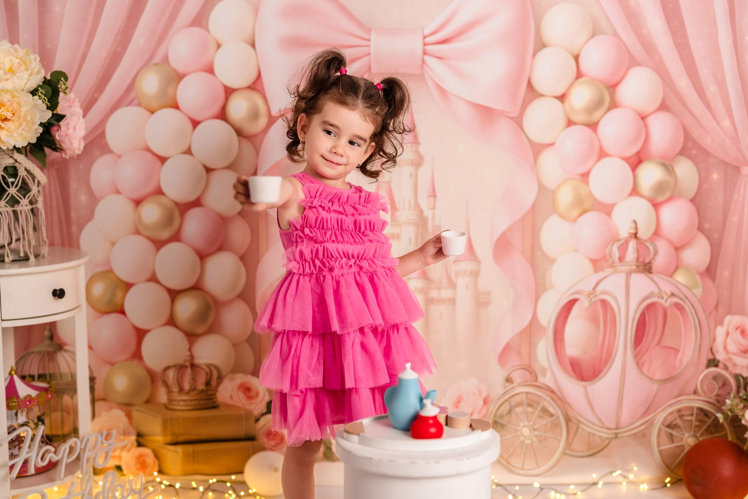 Fondo de pastel de demolición de castillo de princesa rosa carruaje diseñado por Ashley Paul