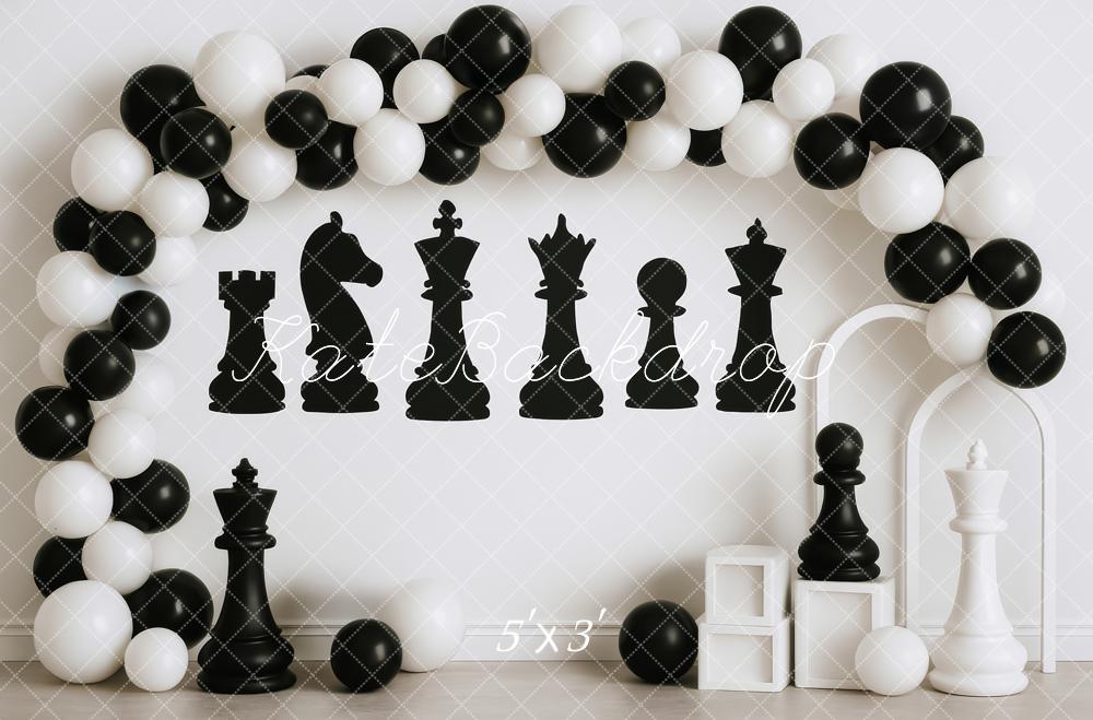 Fondo de arco de globos de juego de ajedrez de cumpleaños