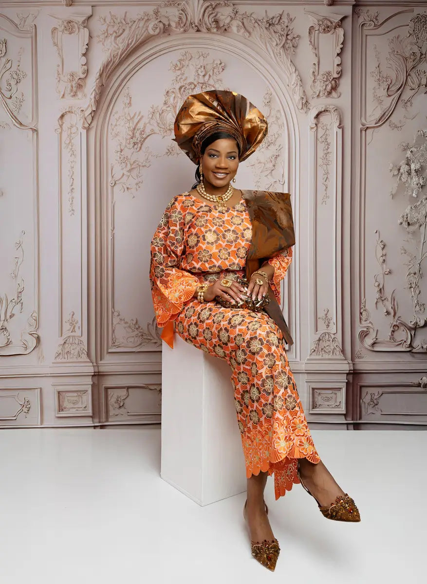 Witte muur bloemachtergrond voor fotografie