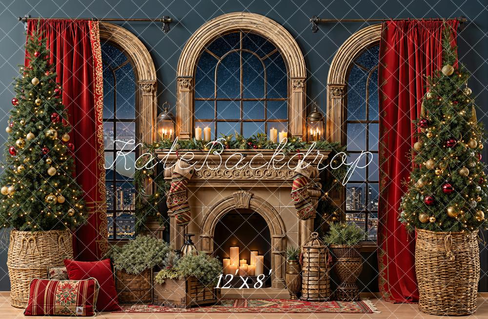 Fondo de Ventanas Arqueadas de Chimenea Navideña de Cortinas Rojas