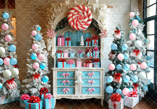 Fondo de estantes de dulces navideños de Kate con árboles pasteles y regalos Diseñado por Mini MakeBelieve
