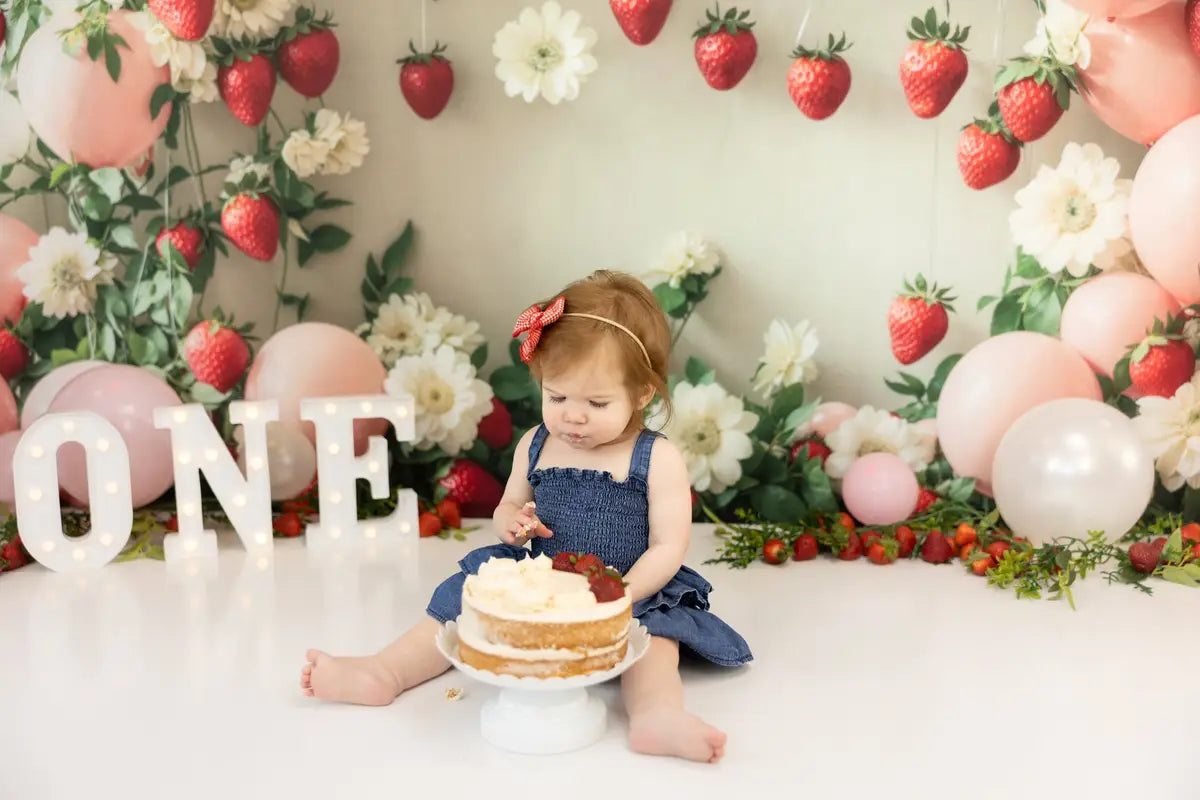 Spring Strawberry Flower Balloon Arch Foto Achtergrond Designed by Emetselch
