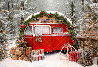 Tienda de campaña roja para acampar al aire libre en Navidad con fondo de árboles para fotografía.