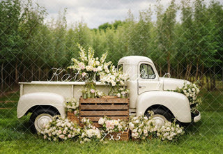 Lente Witte Bloemen Truck Foto Achtergrond Ontworpen door Chain Photography