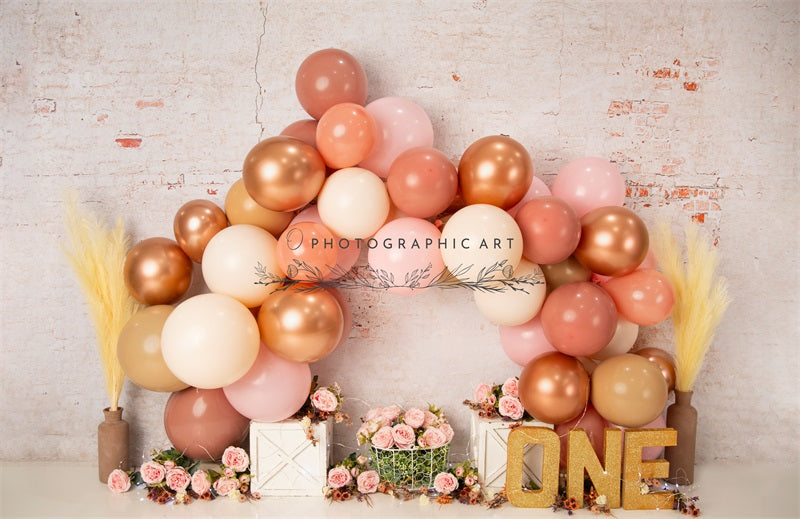 Vibes de otoño en rosas para el cumpleaños de Kate: globos, smash cake y fondo para fotografía diseñado por Jenna Onyia