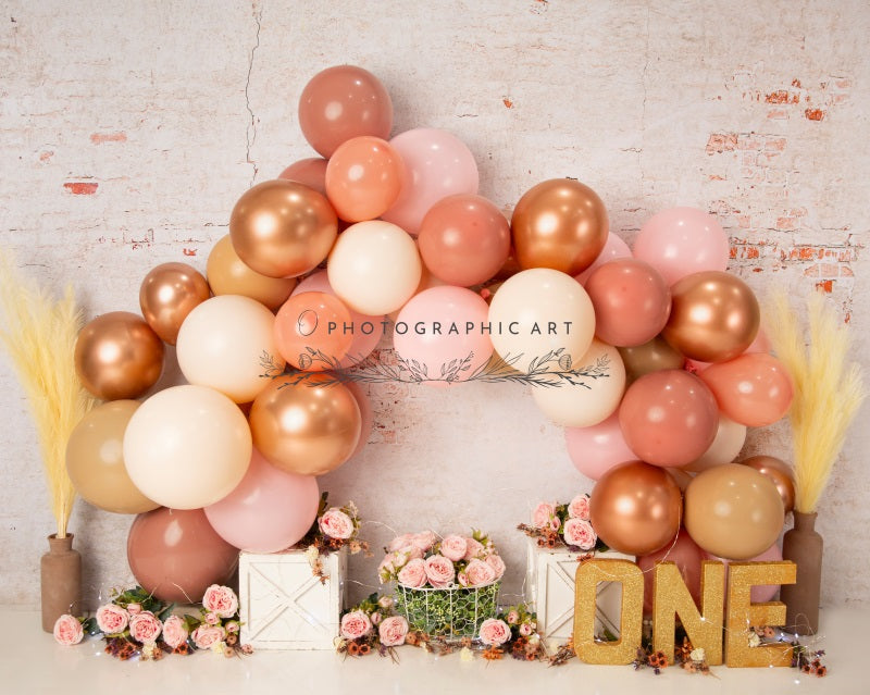 Vibes de otoño en rosas para el cumpleaños de Kate: globos, smash cake y fondo para fotografía diseñado por Jenna Onyia