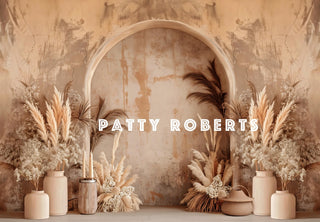 Fondo de pared en forma de arco en tono beige oscuro de estilo bohemio vintage diseñado por Patty Robert.