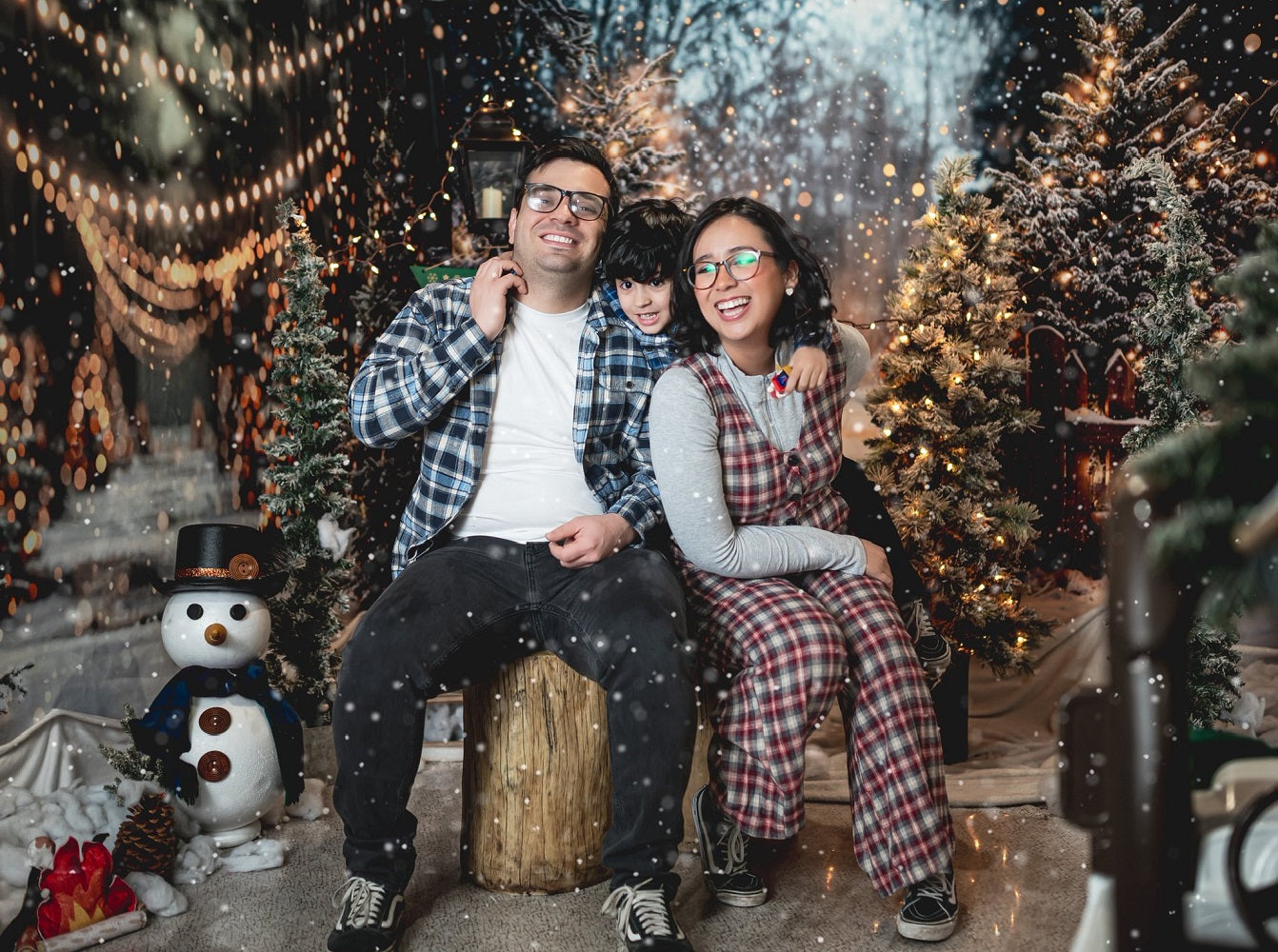 Fondo de bosque exterior de Navidad de invierno blanco diseñado por Emetselch