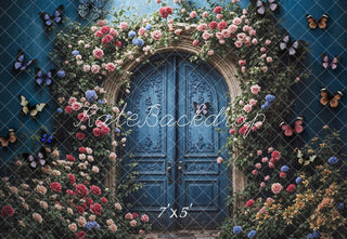 Arte fino de verano de flores coloridas mariposa puerta arqueada azul oscuro fondo diseñado por Chain Photography